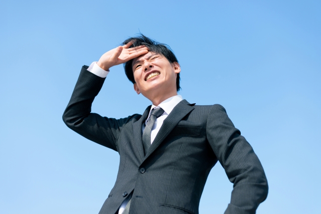 汗をかく男性